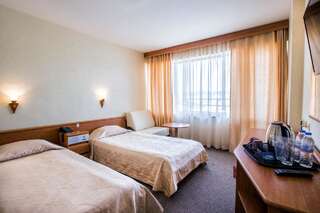 Отель Hotel Kuban Солнечный Берег Стандартный двухместный номер с 2 отдельными кроватями (для 2 взрослых и 1 ребенка)-2