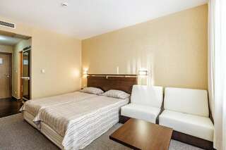 Отель Hotel Kuban Солнечный Берег Улучшенный двухместный номер с 2 отдельными кроватями (2 взрослых и 2 детей)-4