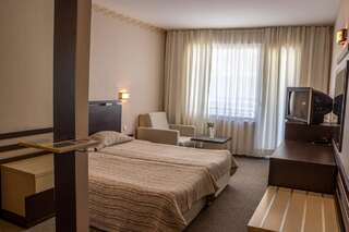 Отель Hotel Kuban Солнечный Берег Улучшенный двухместный номер с 2 отдельными кроватями (2 взрослых и 2 детей)-5