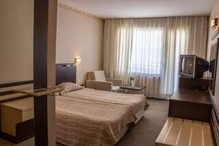 Отель Hotel Kuban Солнечный Берег Улучшенный двухместный номер с 2 отдельными кроватями (2 взрослых и 2 детей)-9