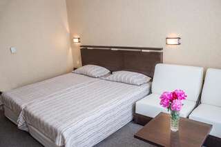 Отель Hotel Kuban Солнечный Берег Улучшенный двухместный номер с 2 отдельными кроватями (2 взрослых и 2 детей)-10