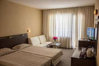 Отель Hotel Kuban Солнечный Берег Улучшенный двухместный номер с 2 отдельными кроватями (2 взрослых и 2 детей)-11