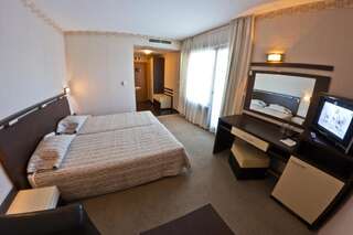 Отель Hotel Kuban Солнечный Берег Улучшенный двухместный номер с 2 отдельными кроватями (2 взрослых и 2 детей)-14